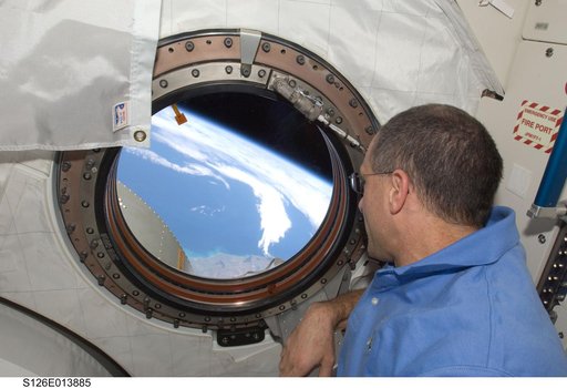 Pettit in Kibo