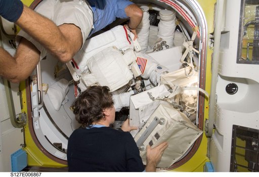 Cassidy and Barratt assists Wolf and Kopra in the A/L during STS-127 / Expedition 20 Joint Operations