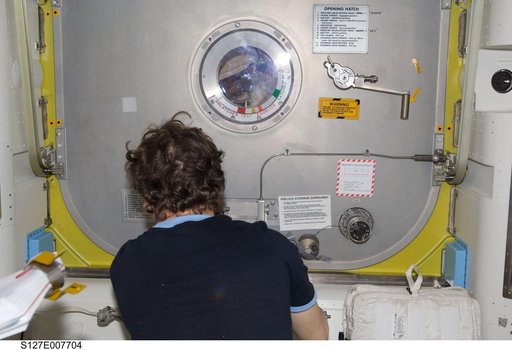 Barratt closes Crew Lock of the A/L during EVA-3 Preparation