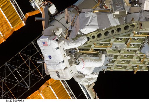 Cassidy works with the ICC during EVA-3