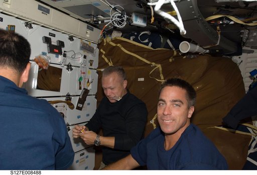 STS-127 Crewmembers enjoy meal in the FWD MDDK during Joint Operations
