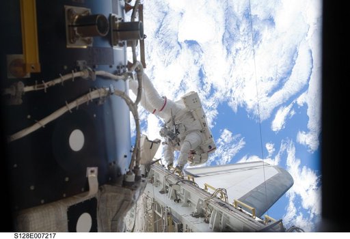STS-128 EVA 1