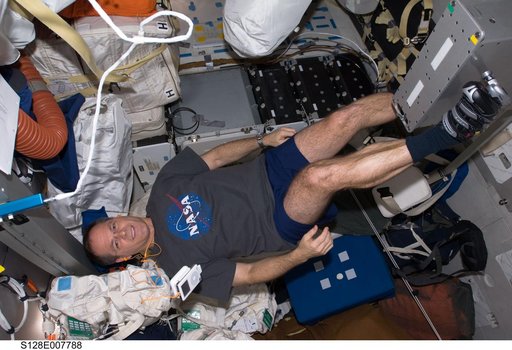 Kevin Ford exercises on MDDK