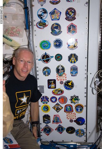 Crew poses at patch wall in Node 1