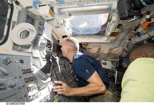 STS-129 Crew Members transfer the ELC1 from the Payload Bay to the ISS