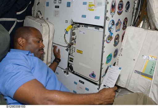 MS1 Melvin works with the GLACIER on the Middeck