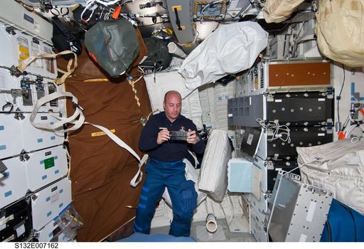 Reisman holds GAP in the FWD MDDK during STS-132