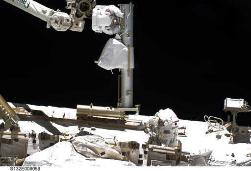 Reisman and Bowen during EVA 1