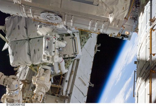 Bowen works electric batteries during EVA 1