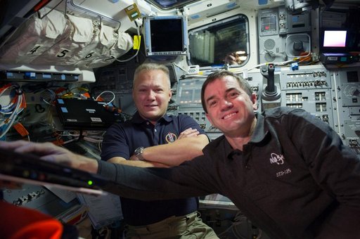 Hurley and Walheim on Aft Flight Deck