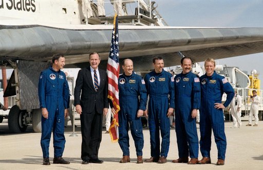 STS-26 crewmembers pose with VP Bush for post flight portrait at EAFB, CA