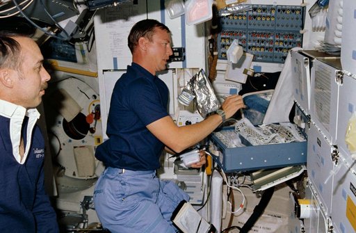 STS-28 Columbia, OV-102, MS Brown juggles food containers on middeck