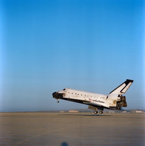 STS-28 Columbia, OV-102, landing at Edwards Air Force Base (EAFB) California