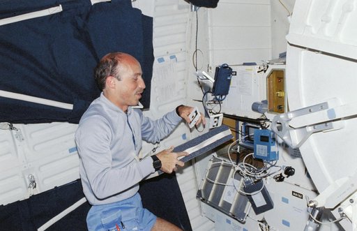 STS-29 MS Bagian juggles audio cassettes on Discovery's, OV-103's, middeck
