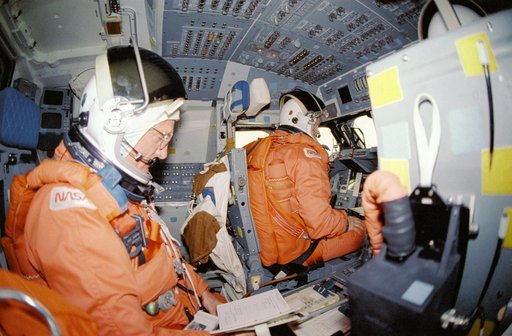 STS-29 Discovery, OV-103, crew on flight deck prepares for reentry