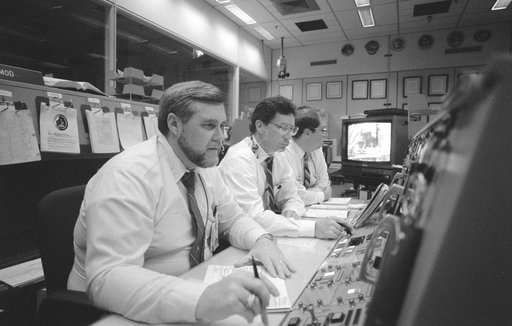 Flight directors at JSC MCC Bldg 30 monitor STS-30 prelaunch activities