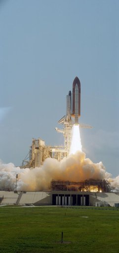 STS-30 Atlantis, OV-104, lifts off from KSC LC Pad 39B
