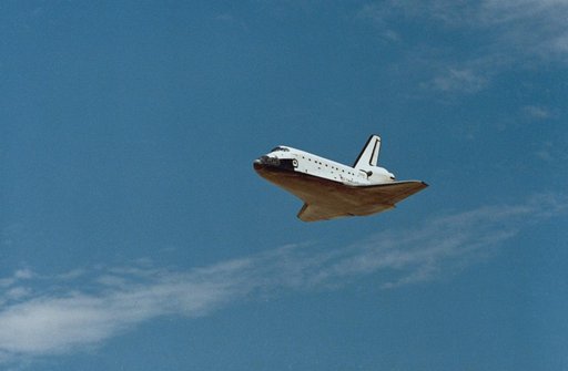 STS-30 Atlantis, OV-104, glides toward a landing at EAFB, California