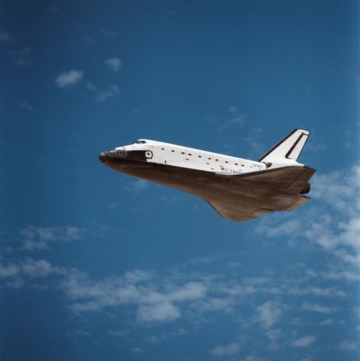 STS-30 Atlantis, OV-104, glides toward a landing at EAFB, California