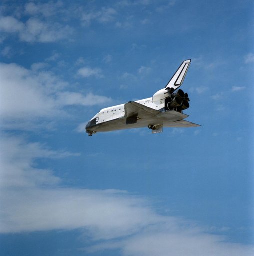 STS-30 Atlantis, OV-104, landing approach to runway 22 at EAFB, California