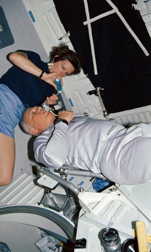 STS-31 MS Sullivan, MS McCandless, DSO 462 medical device on OV-103 middeck