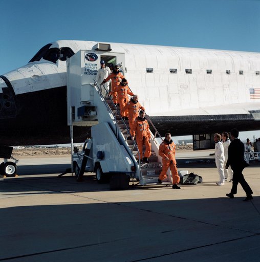 STS-31 crew egresses Discovery, OV-103, via stairway after EAFB landing