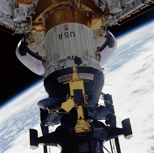 STS-34 Galileo spacecraft / IUS deployment sequence in OV-104's payload bay