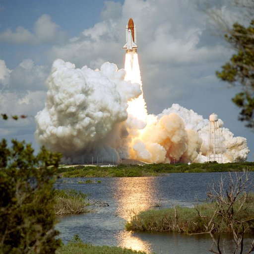 STS-34 Atlantis, Orbiter Vehicle (OV) 104, lifts off from KSC LC Pad 39B