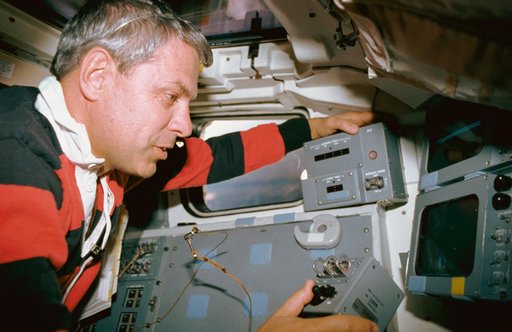 STS-35 Mission Specialist Parker operates ASTRO-1 MPC on OV-102's flight deck