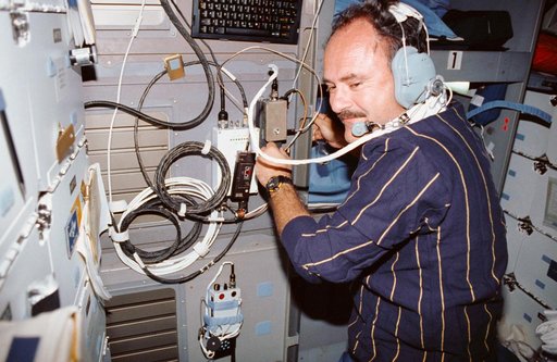 STS-35 Mission Specialist (MS) Lounge uses SAREX on OV-102's middeck