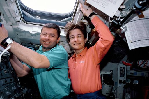 STS-37 Pilot Cameron and MS Godwin work on OV-104's aft flight deck