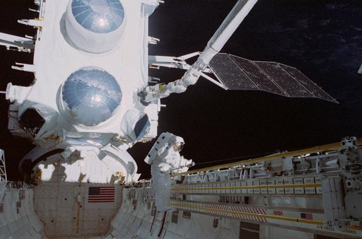 STS-37 crew EVA in the payload bay