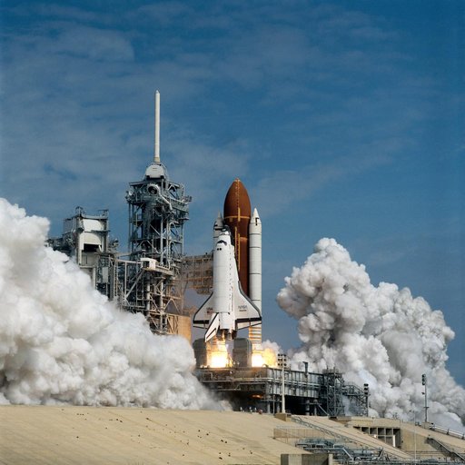 STS-37 Atlantis, Orbiter Vehicle (OV) 104, lifts off from KSC LC Pad