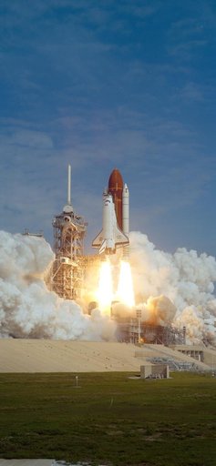 STS-37 Atlantis, Orbiter Vehicle (OV) 104, lifts off from KSC LC Pad