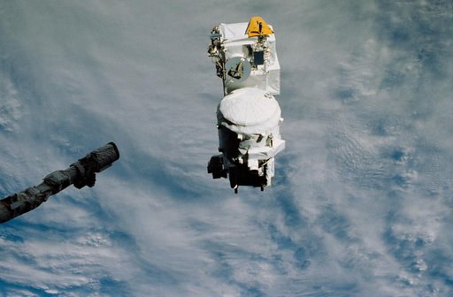 STS-39 SPAS-II/IBSS spacecraft is released by RMS above the Earth's surface