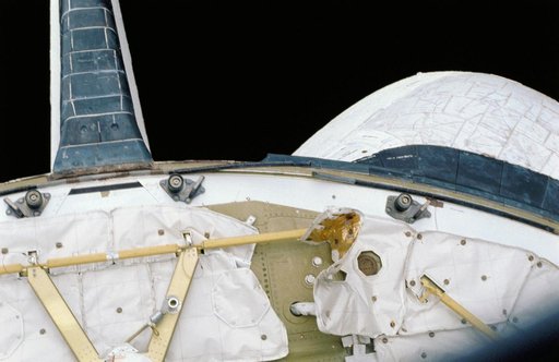 STS-40 Columbia, OV-102, payload bay aft firewall and thermal insulation