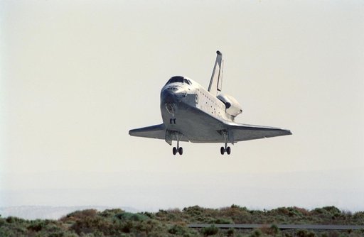 STS-40 Columbia, OV-102, glides towards a landing on runway 22 at EAFB, Calif