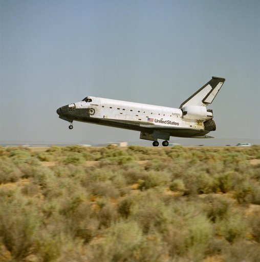 STS-40 Columbia, OV-102, lands on concrete runway 22 at EAFB, California