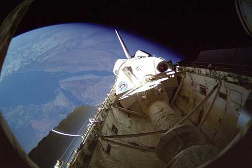 STS-42 IML-1 spacelab (SL) module and SL tunnel in OV-103's payload bay (PLB)