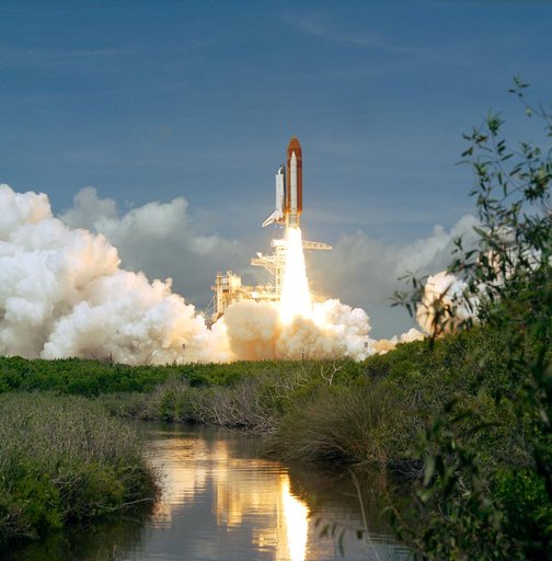 STS-43 Atlantis, OV-104, lifts off from KSC Launch Complex (LC) Pad 39A