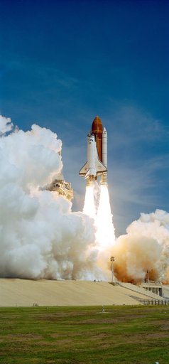 STS-43 Atlantis, OV-104, lifts off from KSC Launch Complex (LC) Pad 39A