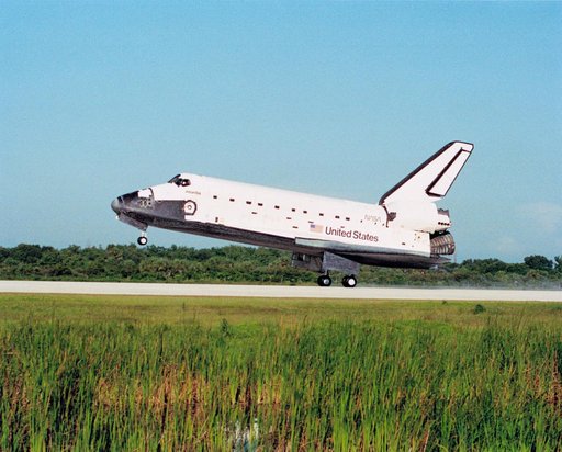 STS-43 Atlantis, Orbiter Vehicle (OV) 104, lands on runway 15 at KSC's SLF