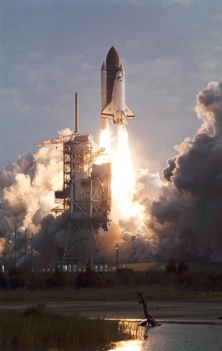 STS-45 Atlantis, OV-104, lifts off from KSC Launch Complex (LC) Pad