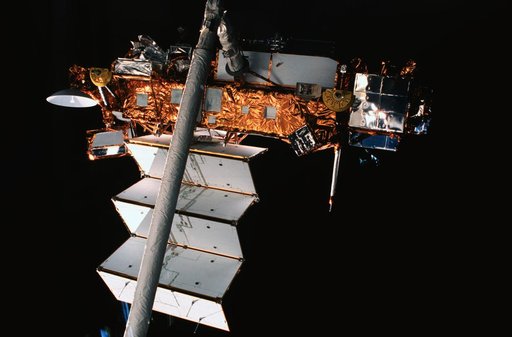 STS-48 Upper Atmosphere Research Satellite (UARS) grappled by OV-103's RMS