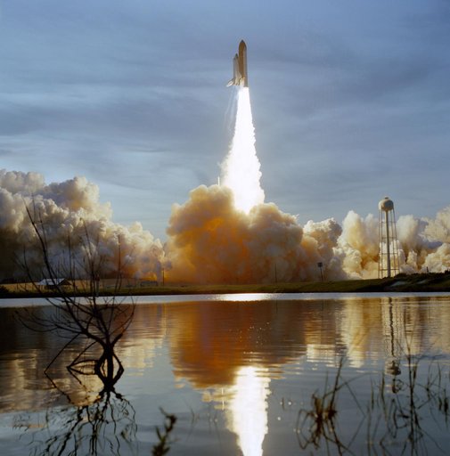 STS-48 Discovery, OV-103, soars into the evening sky after KSC liftoff