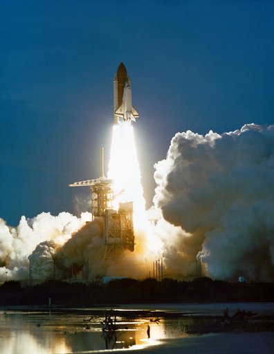 STS-48 Discovery, Orbiter Vehicle (OV) 103, lifts off from KSC LC Pad 39A
