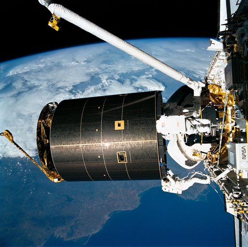 STS-49 crew captures INTELSAT VI above OV-105's payload bay (PLB) during EVA