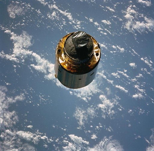 INTELSAT VI F-3 drifts in space after STS-49 onorbit repair/servicing