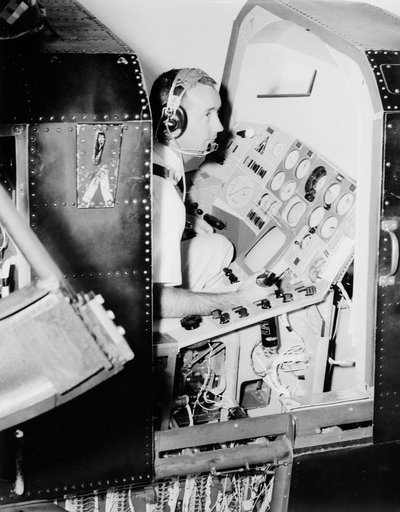 ASTRONAUT JAMES A. MCDIVITT - TRAINING - SIMULATOR