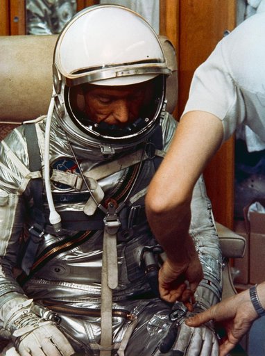SUITING-UP - ASTRONAUT CARPENTER, M. SCOTT - TRAINING - CAPE